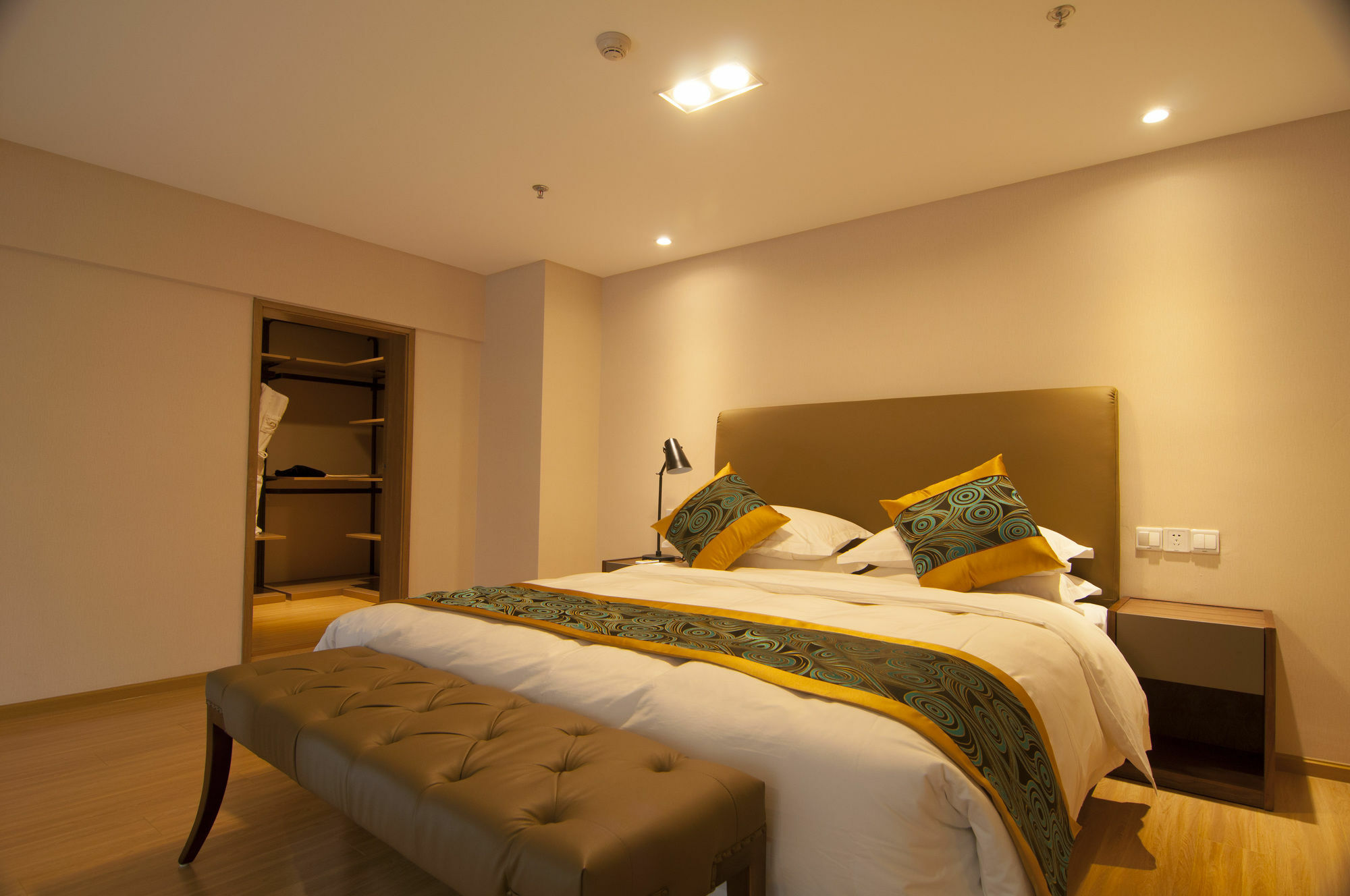 Home Plus Suite Hotel And Apartment Wuhan Esterno foto