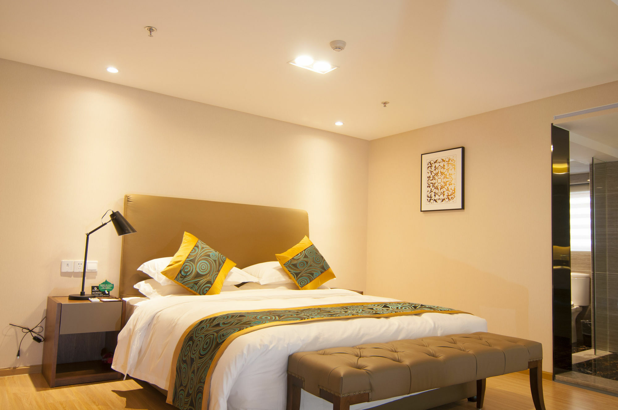 Home Plus Suite Hotel And Apartment Wuhan Esterno foto