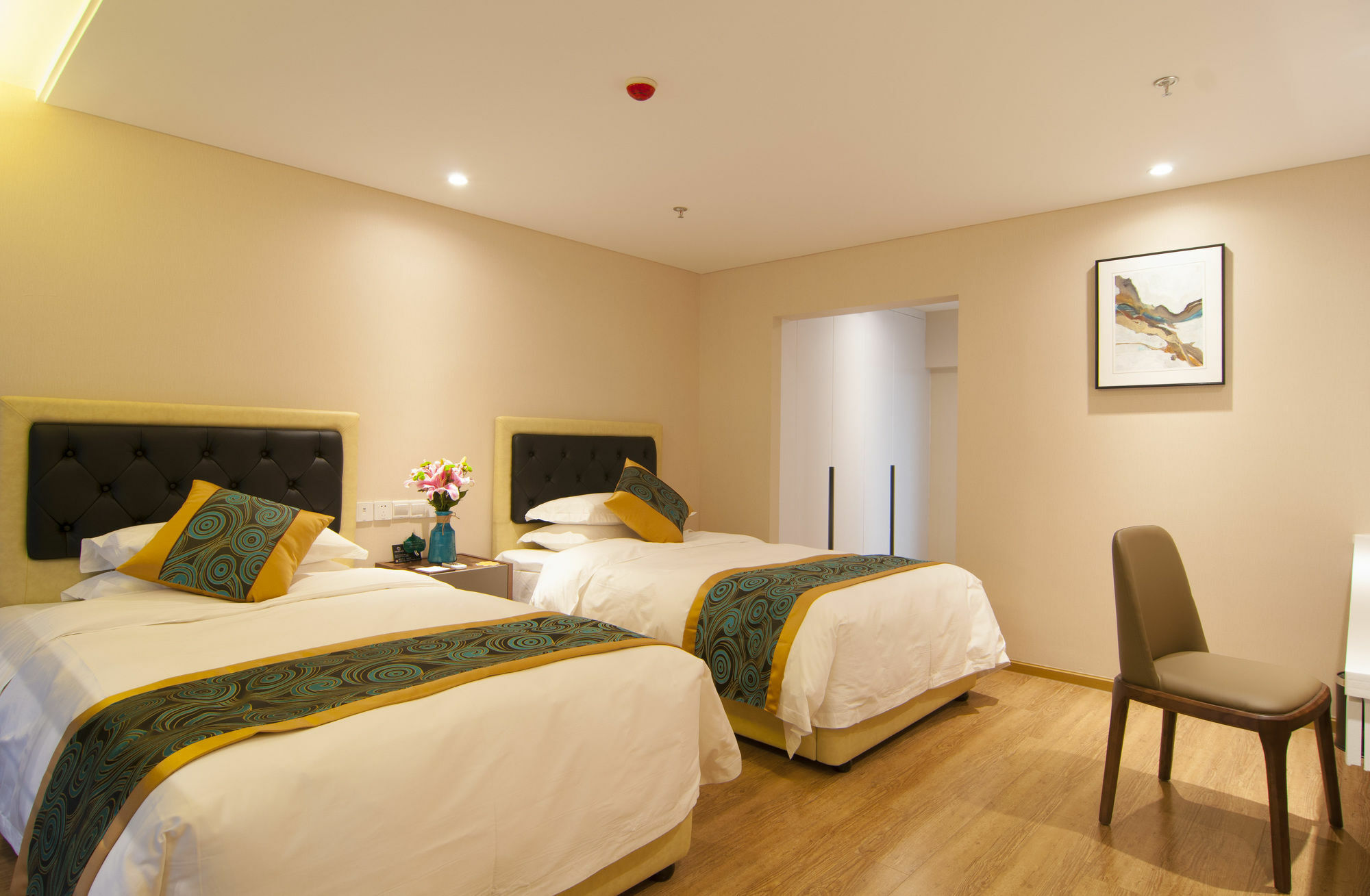 Home Plus Suite Hotel And Apartment Wuhan Esterno foto